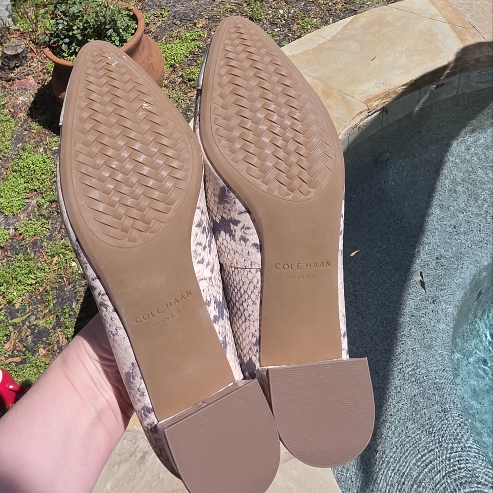 Nwot Cole Haan The Go-To Block Heel Pump Cement Python Print 9B - Picture 12 of 13